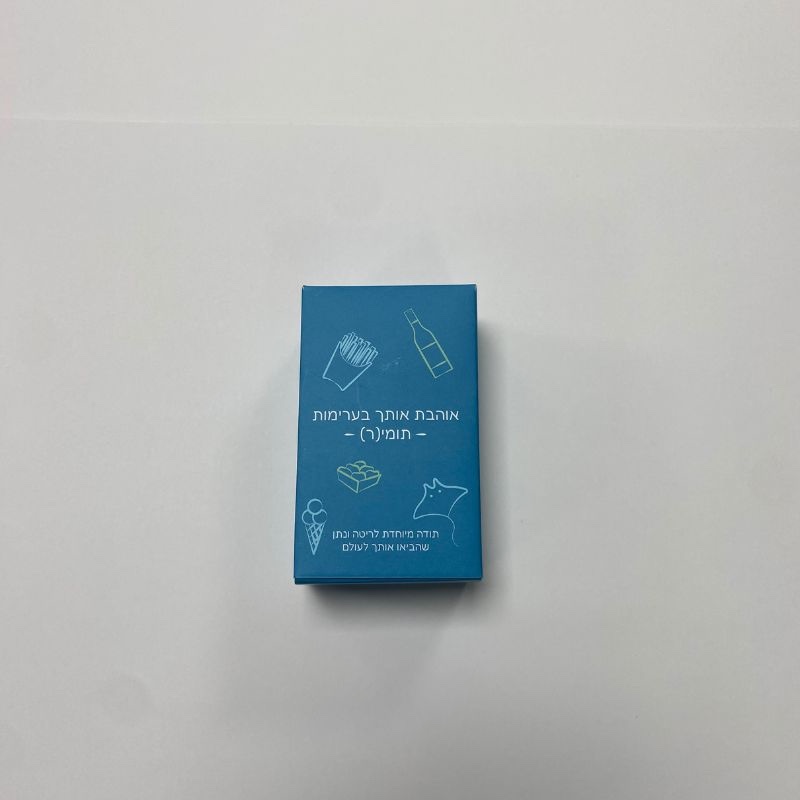 קופסאות וקלפים ממותגות